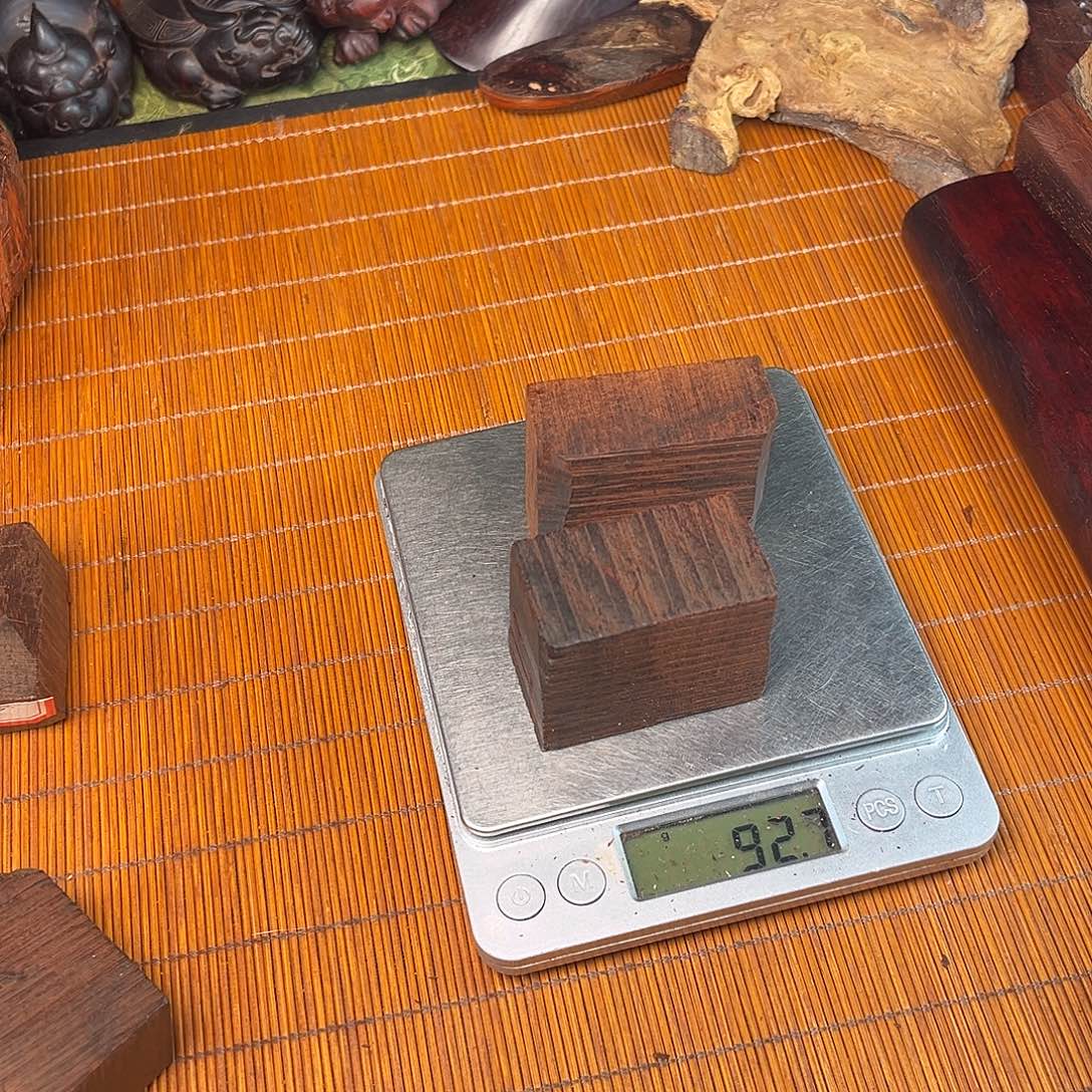 云***色檀香紫檀（小叶紫檀）