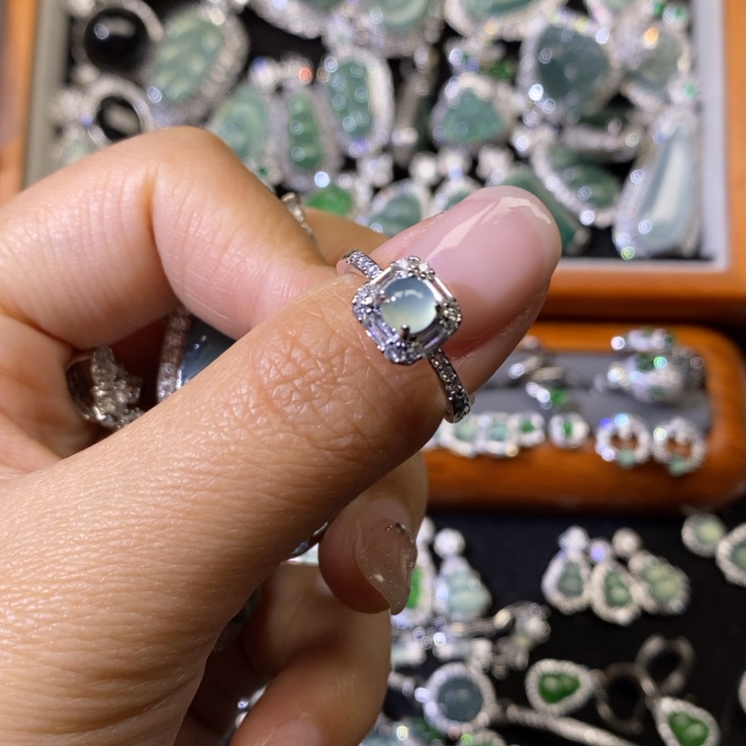 【闪购商品】翡翠颈饰未镶嵌天然