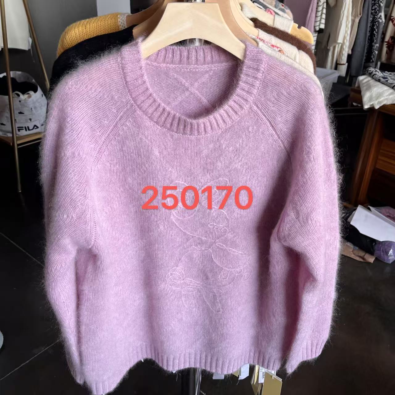 【百分百山羊绒】250170紫色拉绒款羊绒衫立体刺绣款