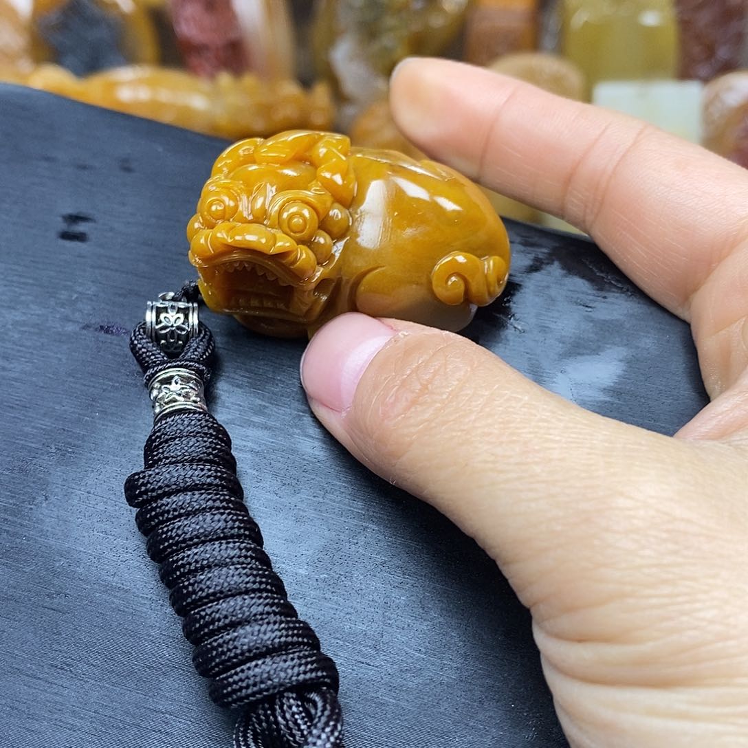 石英质玉（黄龙玉）颈饰未镶嵌