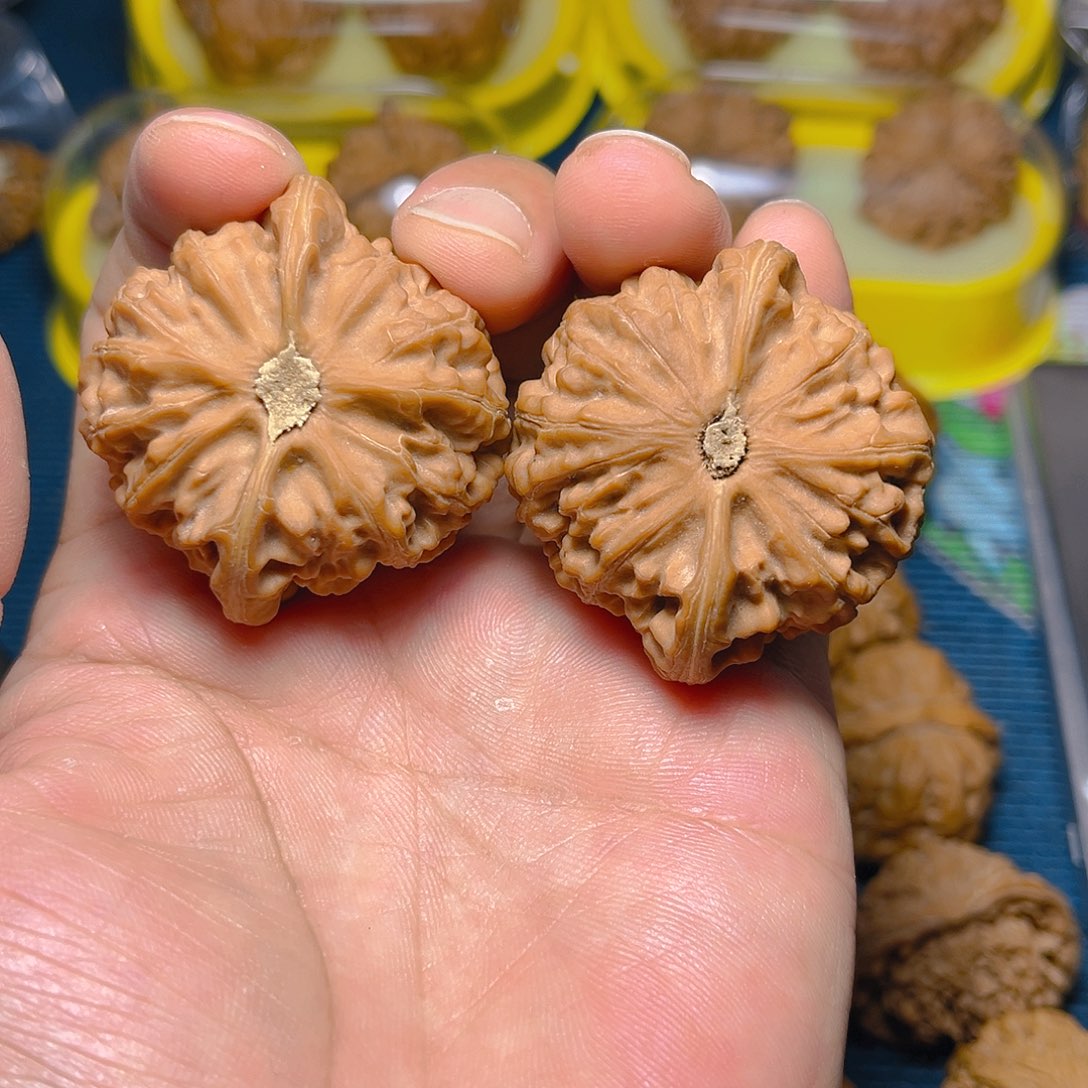 文玩核桃吊坠宫灯