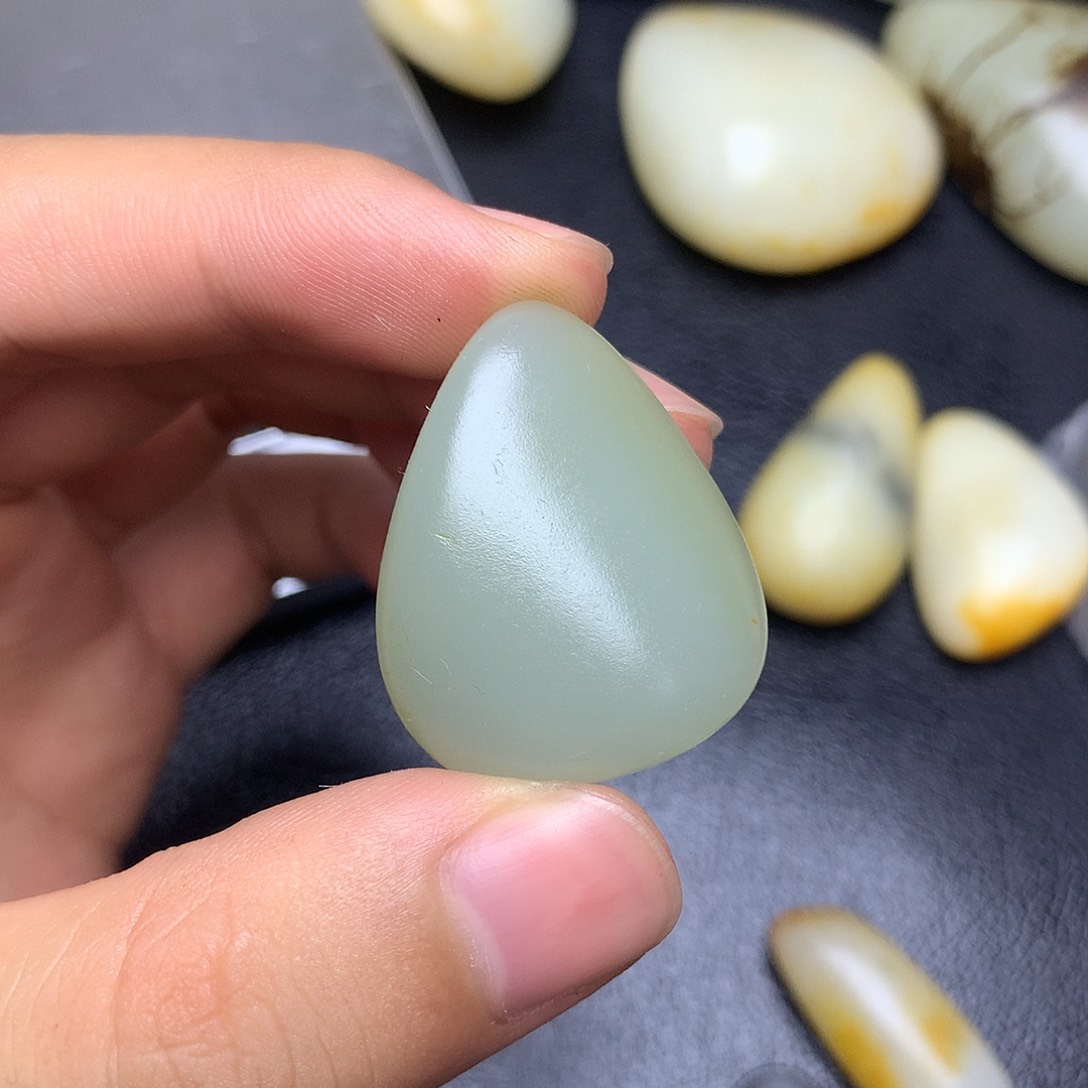 飞***姐和田玉未镶嵌挂件