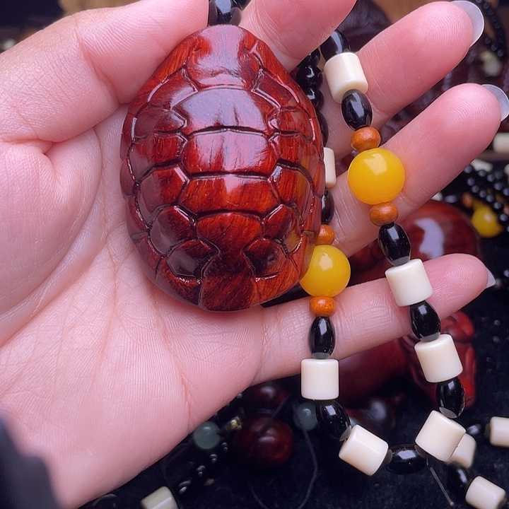 木质紫檀雕刻富甲天下手把件