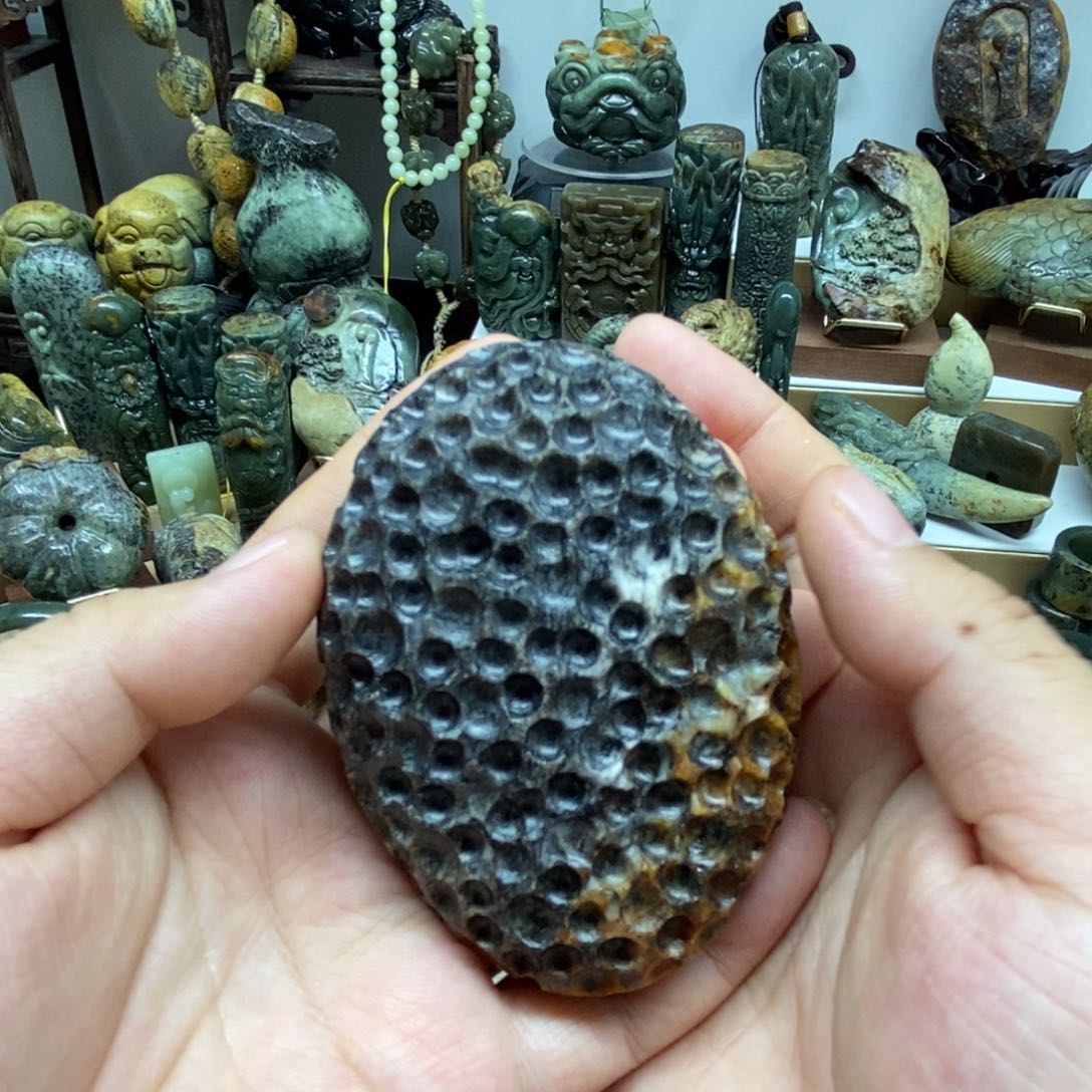 未镶嵌岫岩河磨玉（透闪石质玉）把件