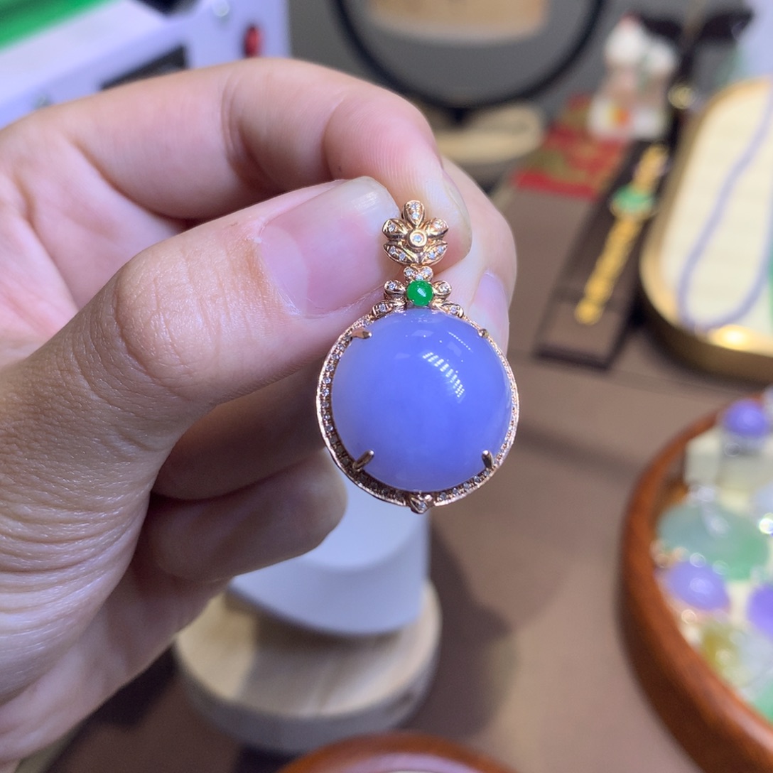 翡翠18K金镶嵌颈饰翡翠