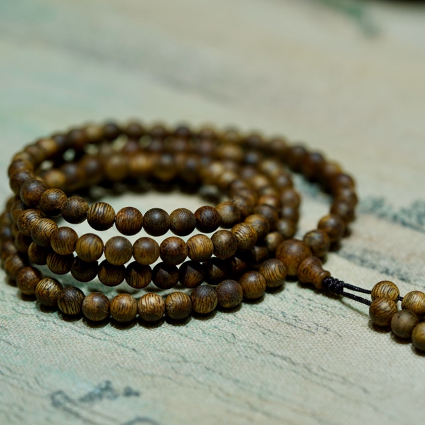 海南金丝绿奇沉香手串0.6净重10克