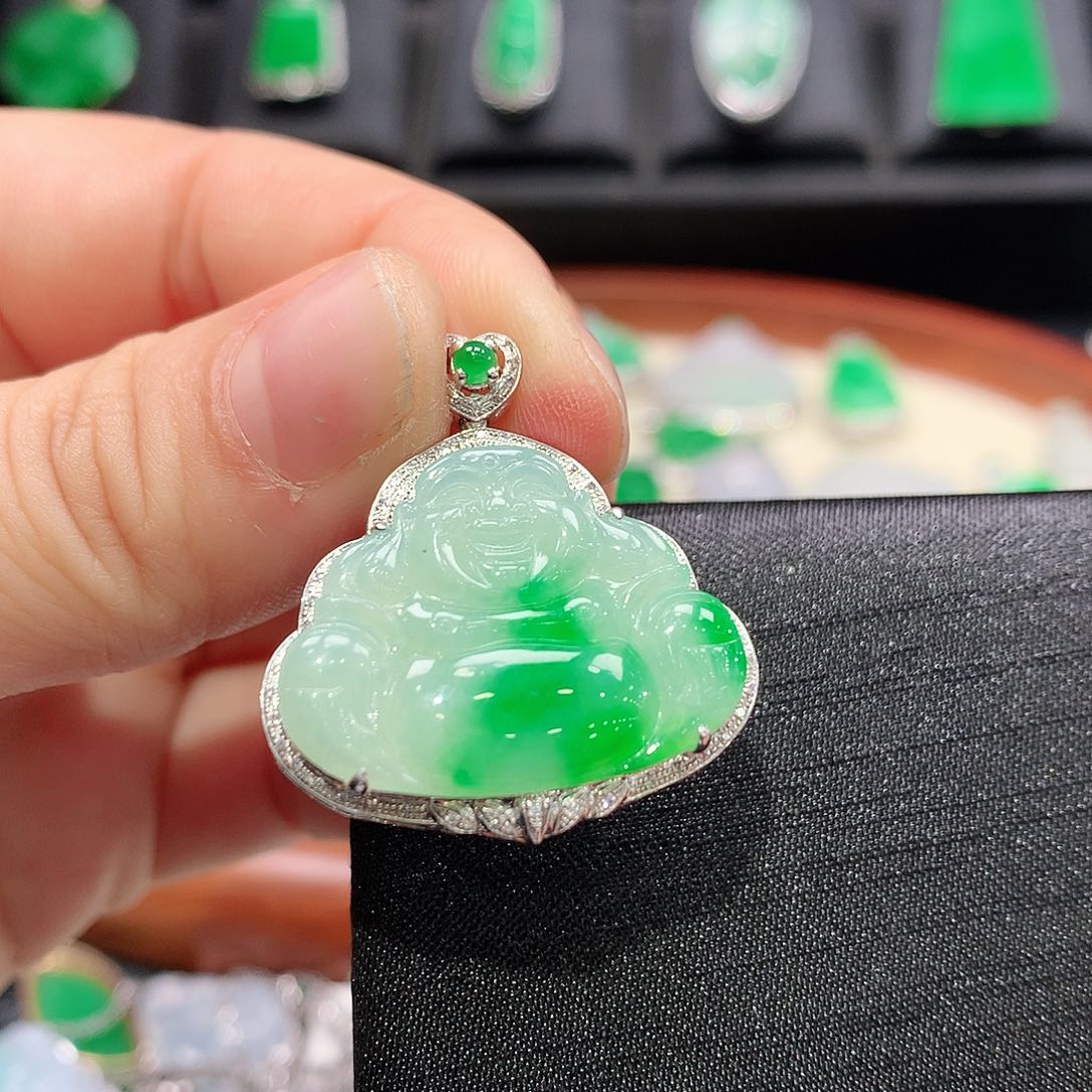 翡翠颈饰18K金镶嵌佛公