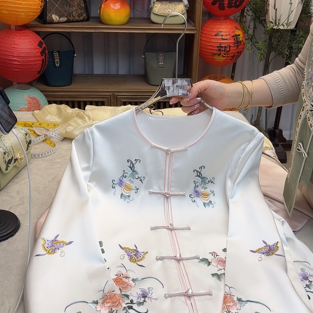 刺绣现秀上衣L码四季款