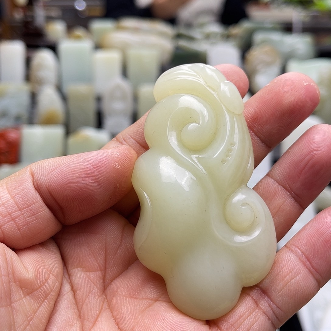 和田玉颈饰未镶嵌