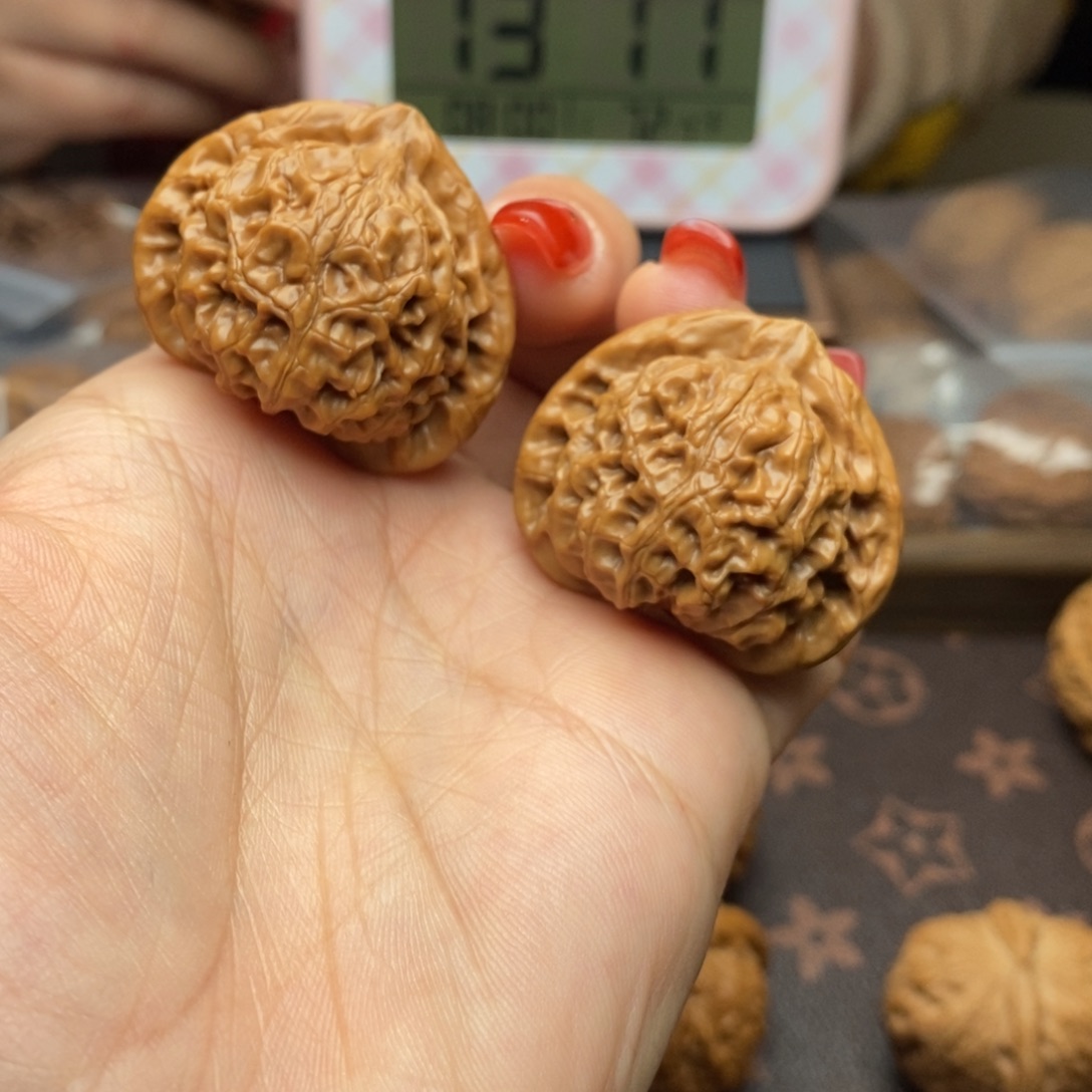 鞋***子文玩核桃把件宫灯