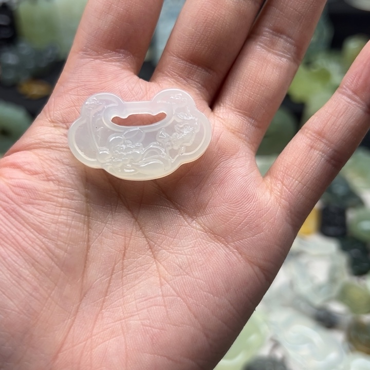 蛇纹石玉颈饰未镶嵌