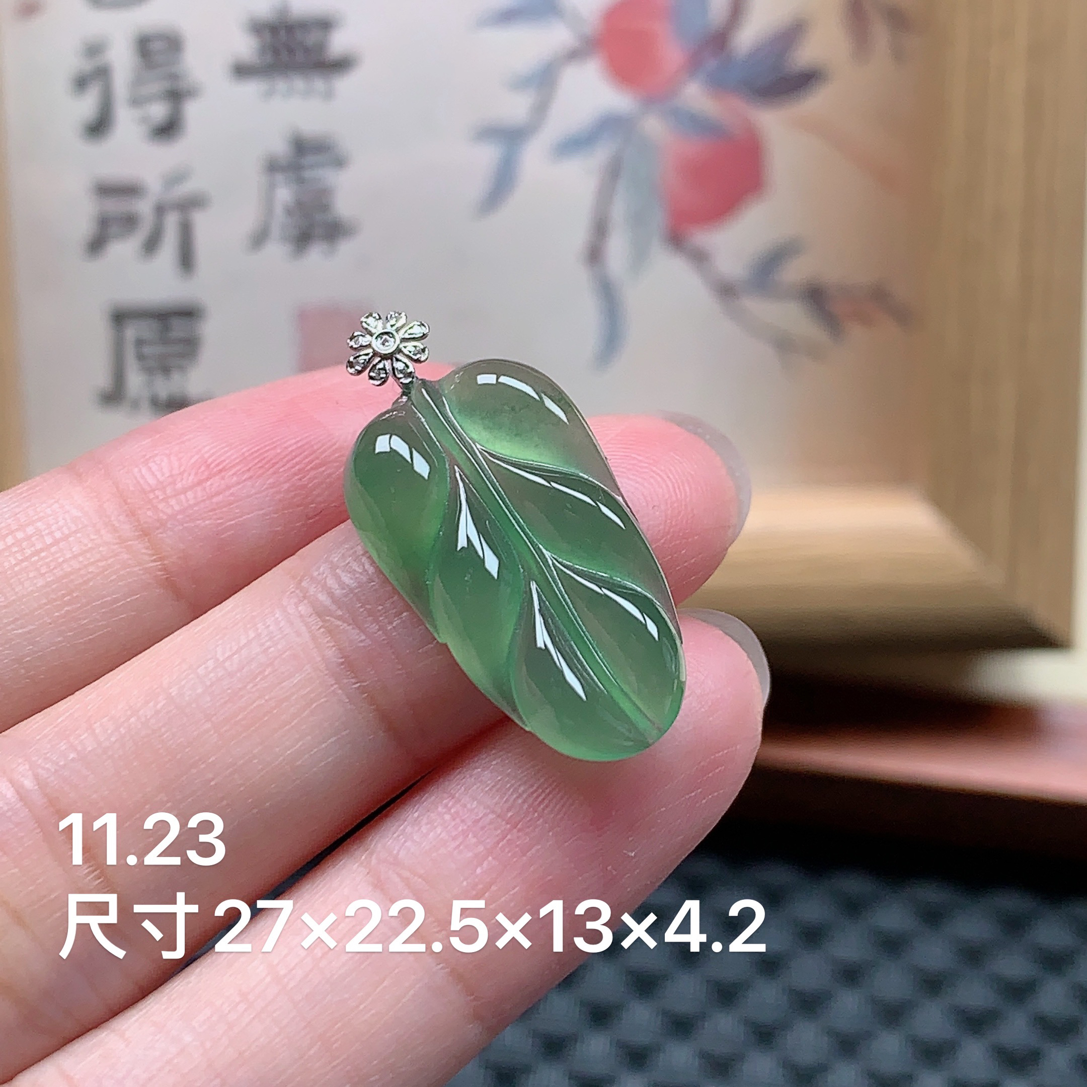 缅甸天然A货翡翠，18k扣冰种晴水绿叶子挂件气质时尚精美绿色轻奢