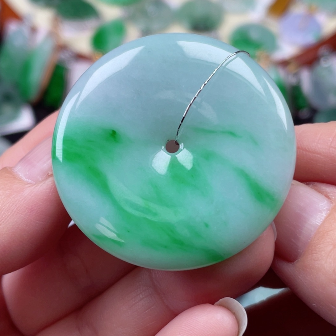 颈饰未镶嵌翡翠平安扣