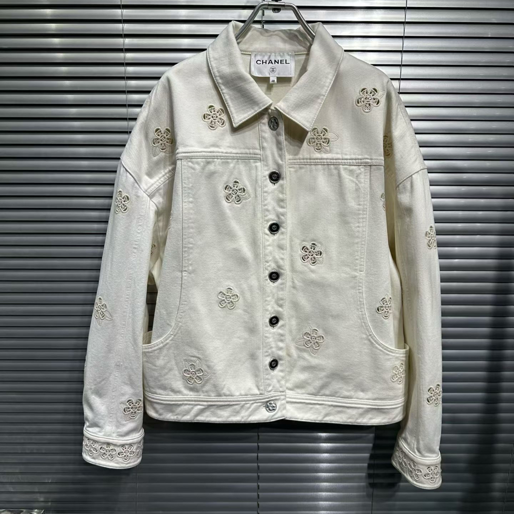 99新 Chanel/香奈儿 24p镂空山茶花白色牛仔夹克/48码