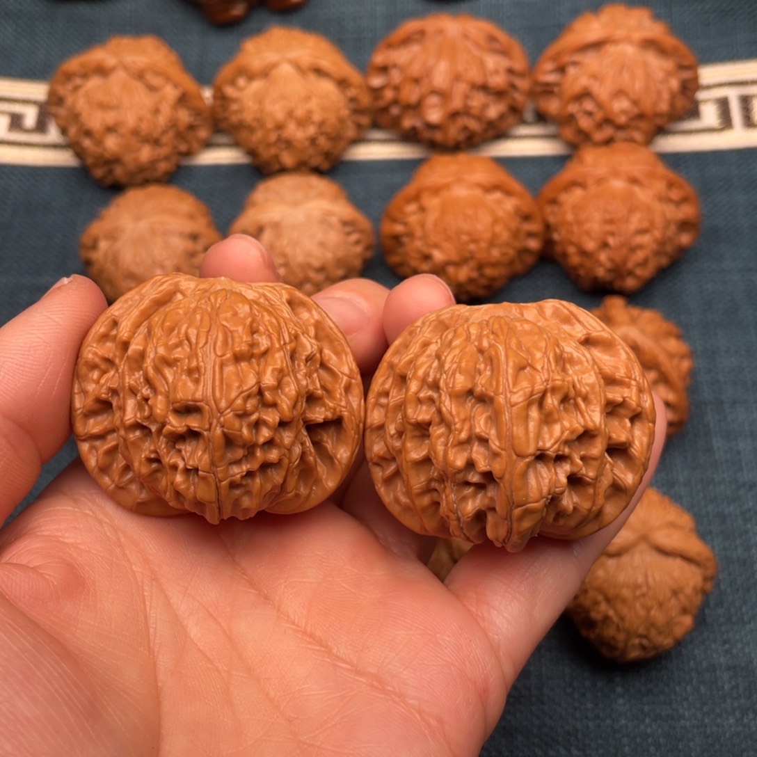 把件文玩核桃43.8全品红皮山地正磨