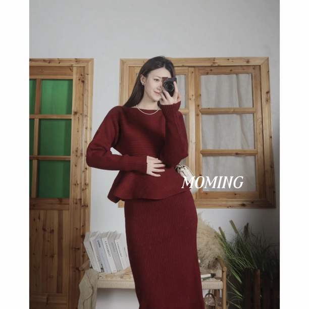 MOMING冬季新品 影之歌 法式赫本风坑条肌理感收腰修身针织套装