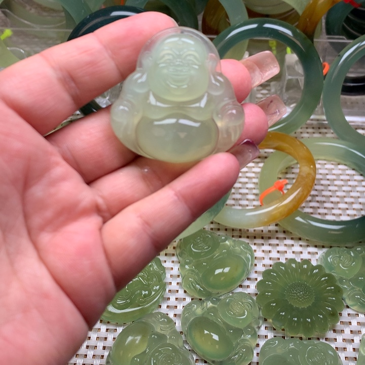 蛇纹石玉挂坠未镶嵌