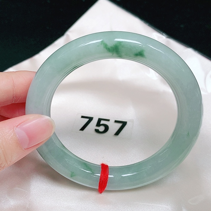 翡翠未镶嵌手镯（圆镯）