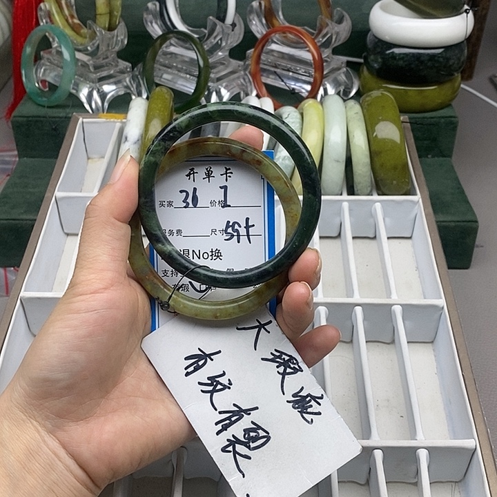 蛇纹石玉未镶嵌手镯