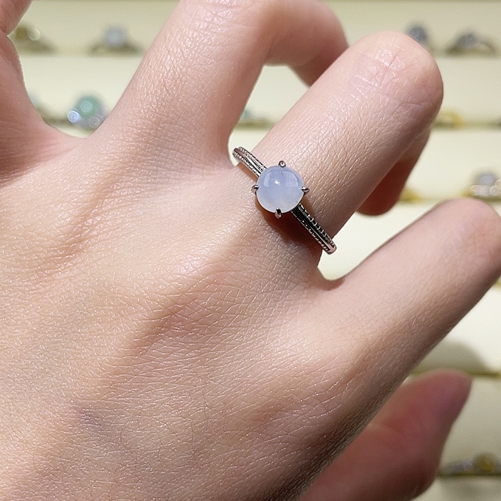 颈饰未镶嵌翡翠戒指