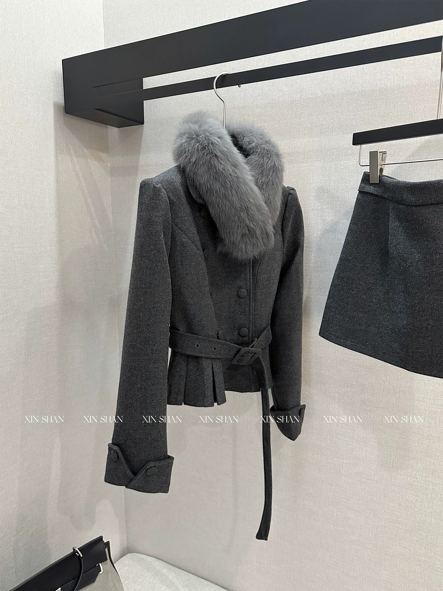 新山 XINSHAN 复古毛呢套装裙毛领拼接双排扣上衣半身裙两件套女