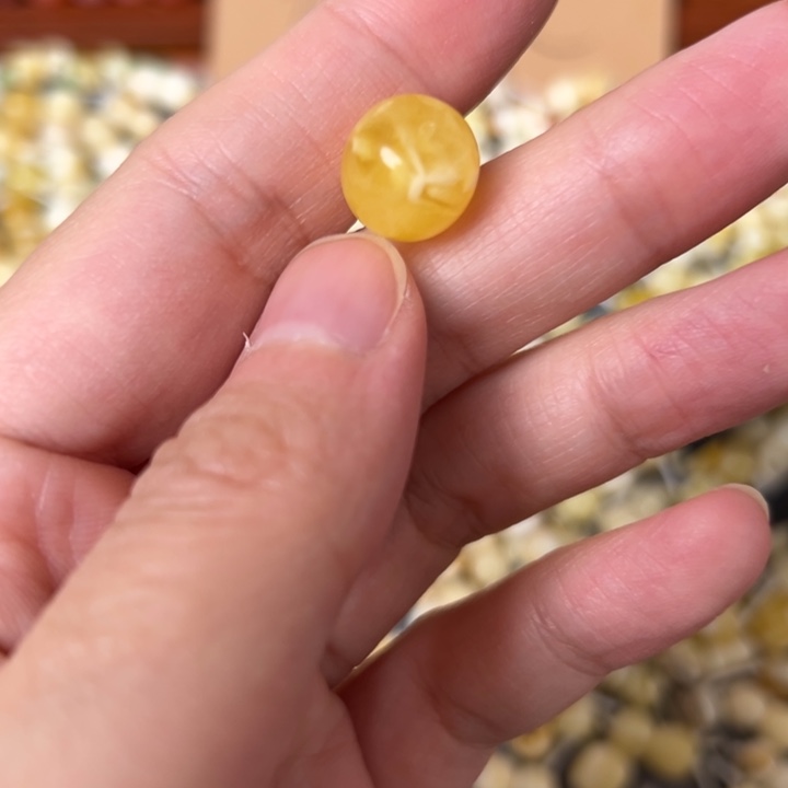 蜜蜡未镶嵌裸石11.1mm一个