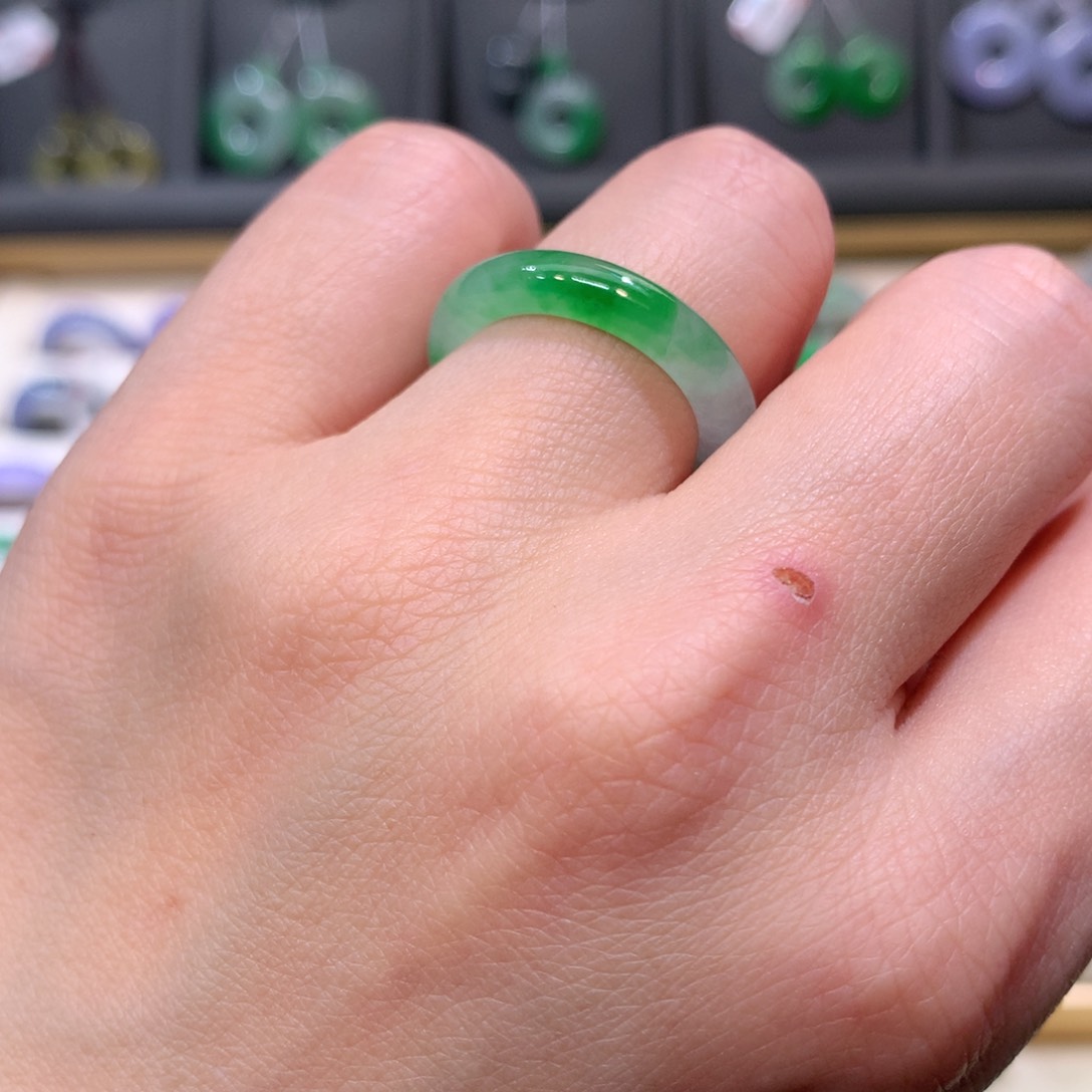 翡翠戒指未镶嵌翡翠