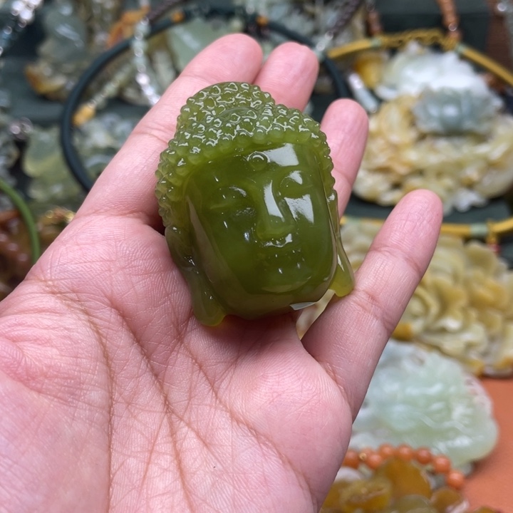 蛇纹石玉吊坠合金