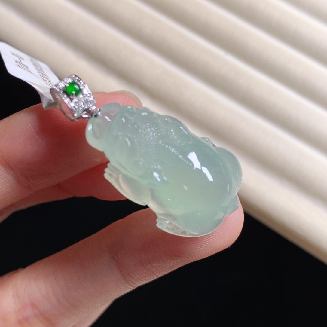 翡翠颈饰18K金镶嵌貔貅