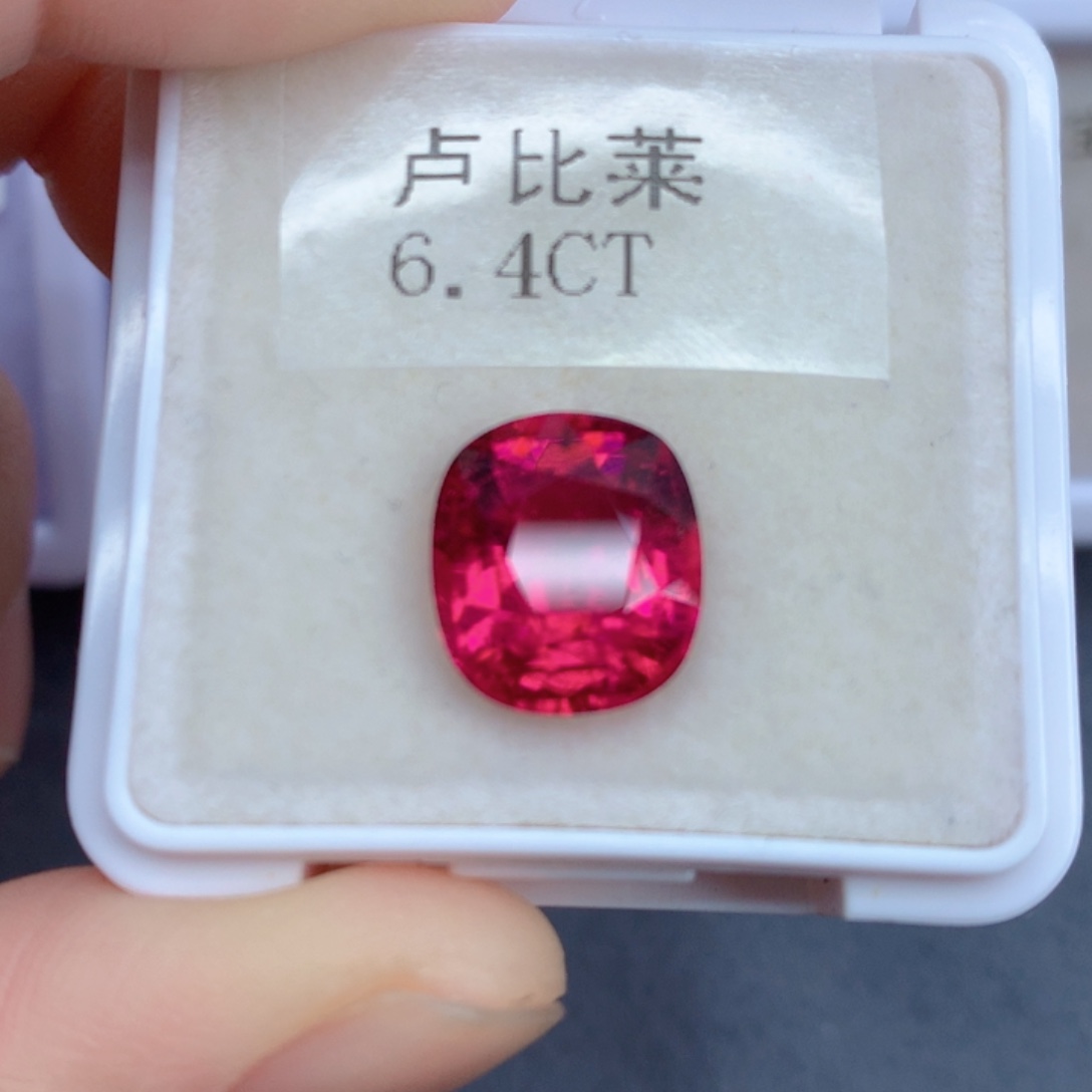 红色碧玺6.4克拉裸石未镶嵌