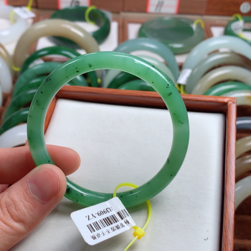 【闪购商品】和田玉手镯未镶嵌55