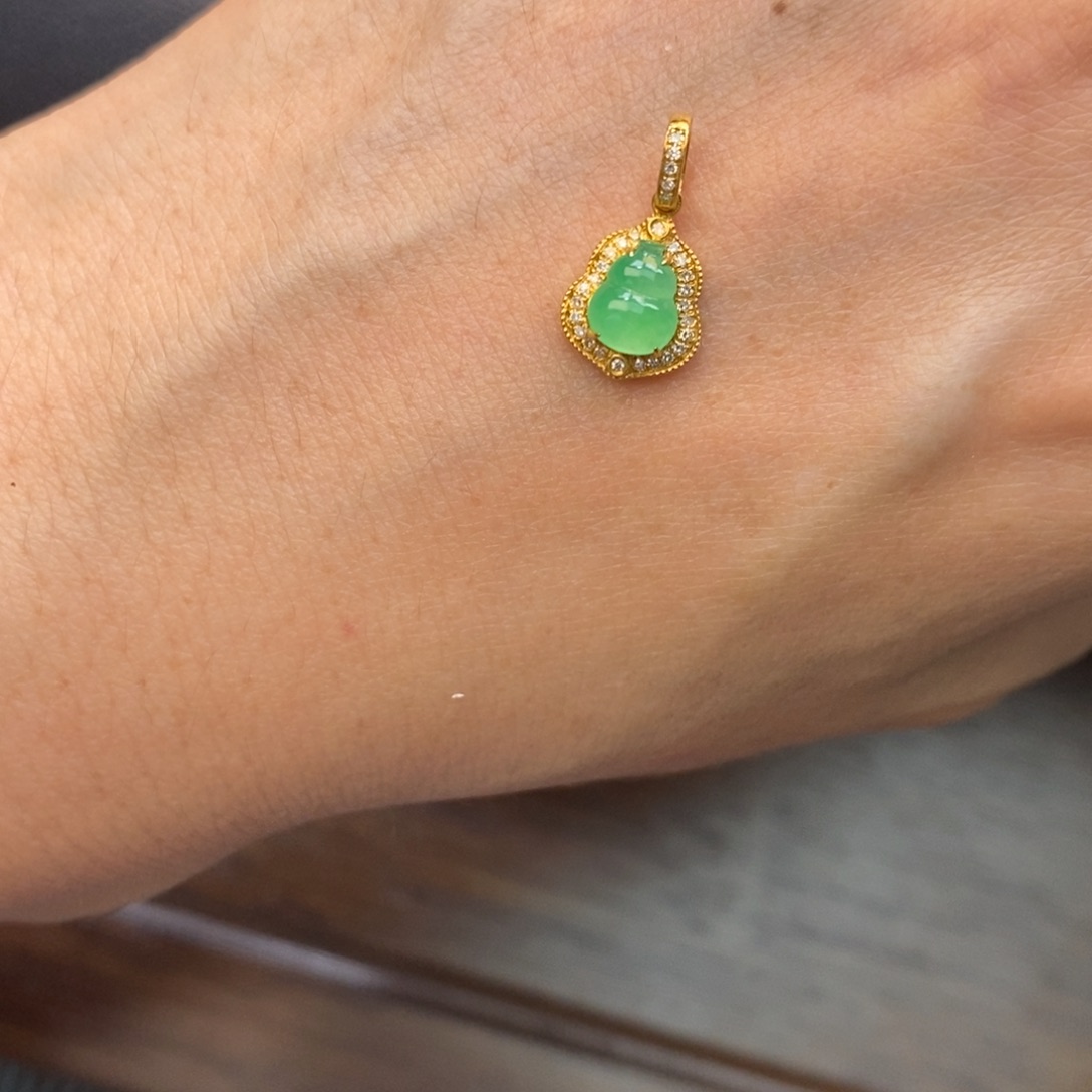 兰***a翡翠18K金镶嵌颈饰翡翠