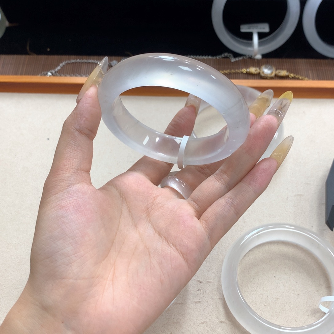 王***y石英质玉手镯未镶嵌7A60.3