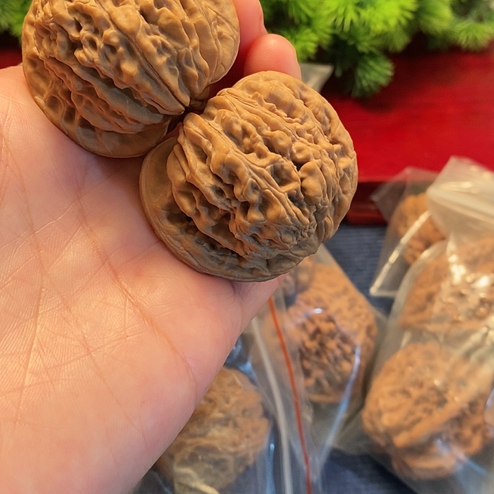 【闪购商品】文玩核桃吊坠茄*丶山地楼