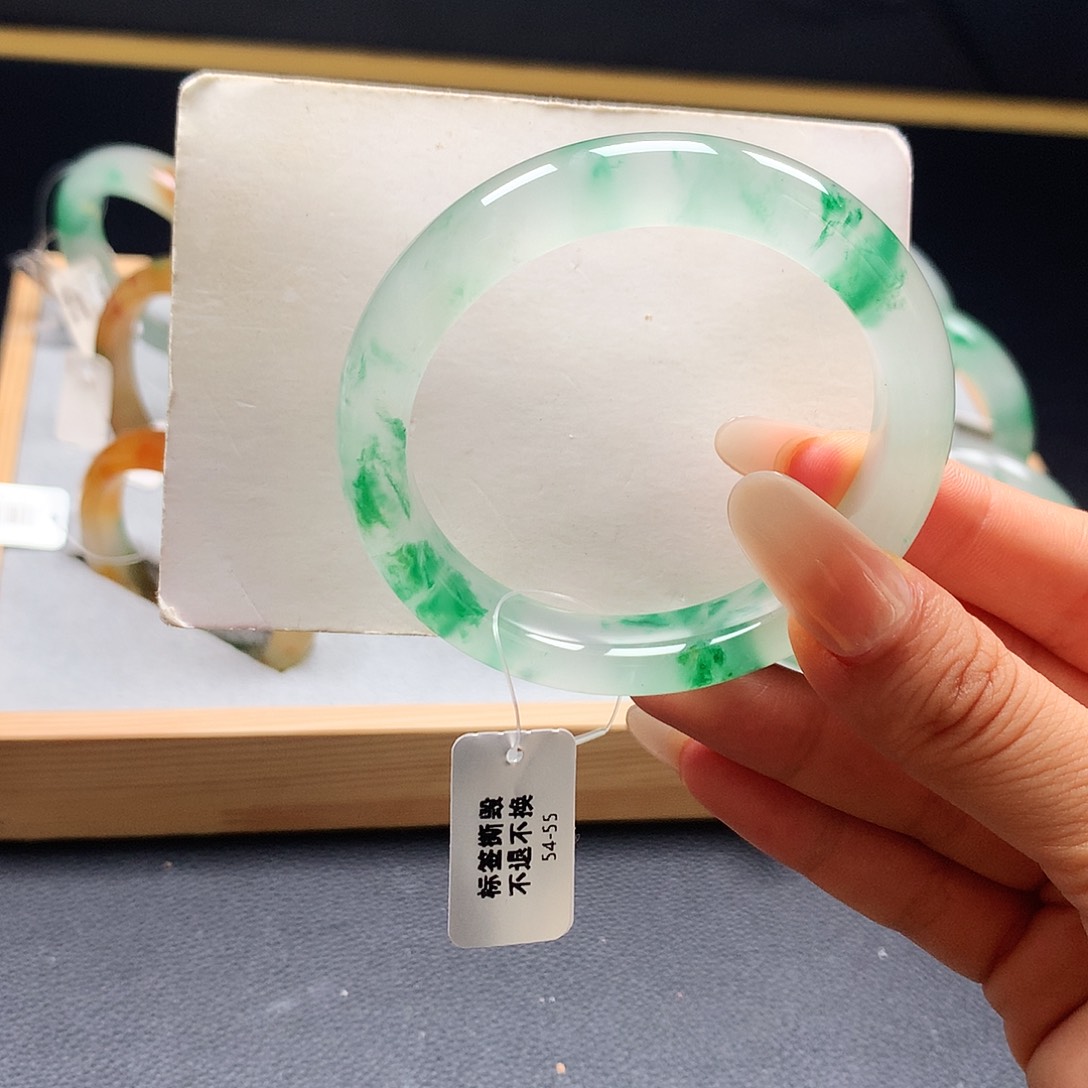 未镶嵌手镯石英质玉（非洲翠）