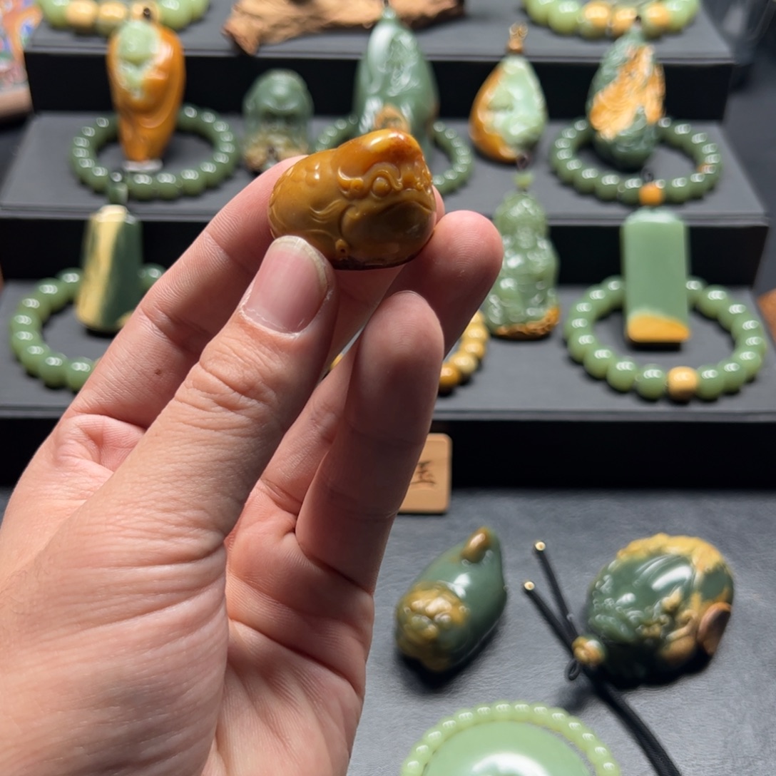 垚***垚岫岩河磨玉（透闪石质玉）未镶嵌颈饰
