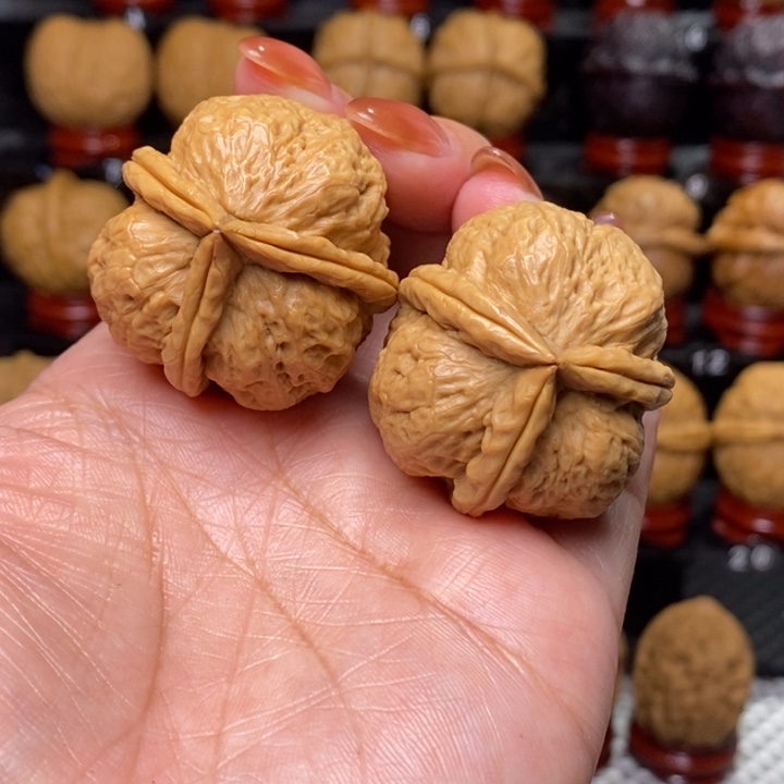 文玩核桃把件白羊三棱36尺47克…………12