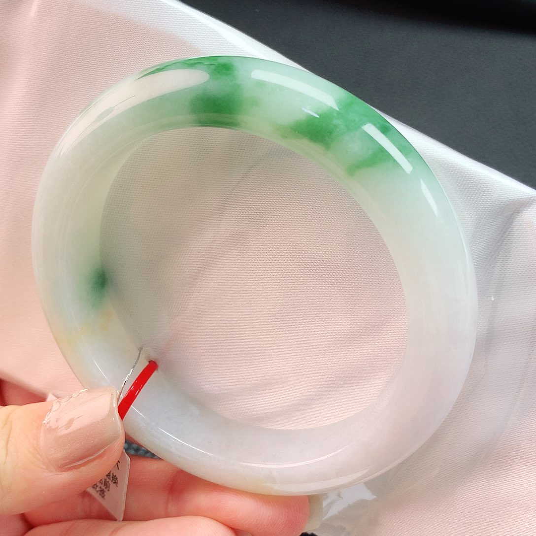 翡翠手镯未镶嵌57圈