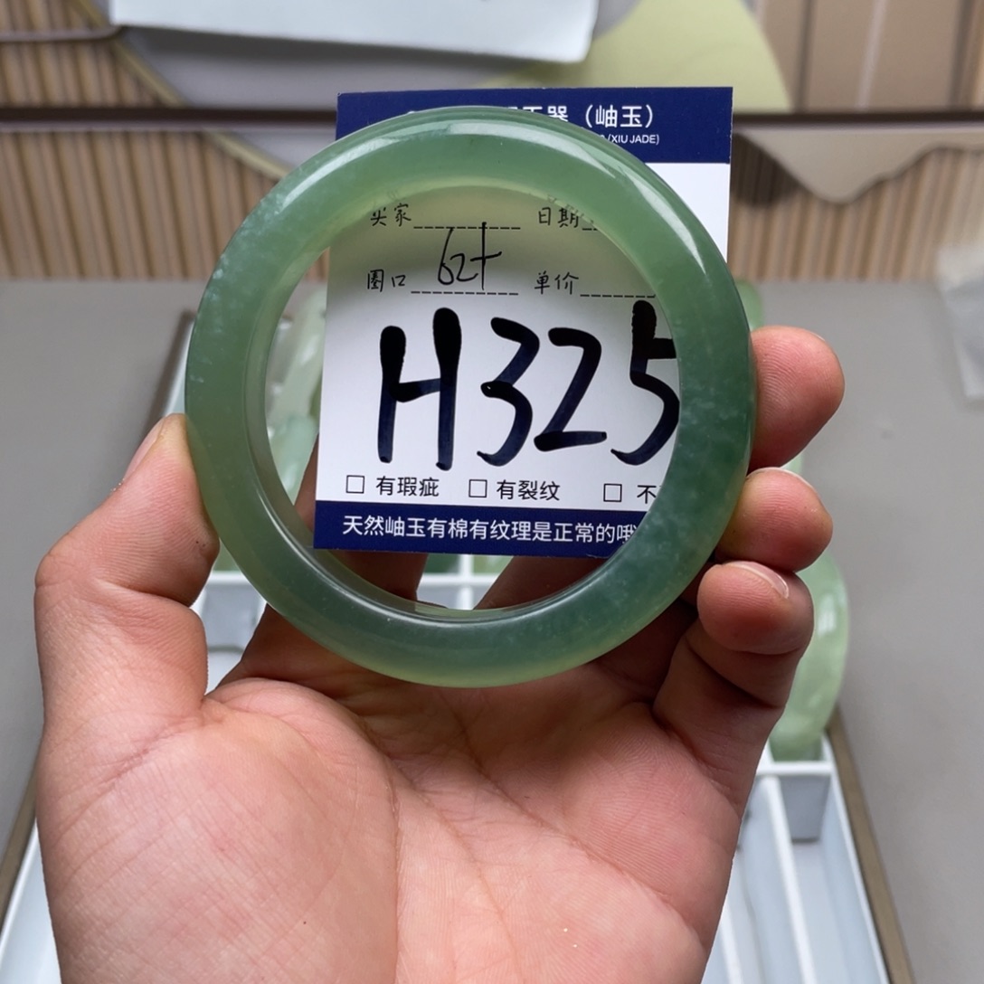 岫玉手镯手镯未镶嵌