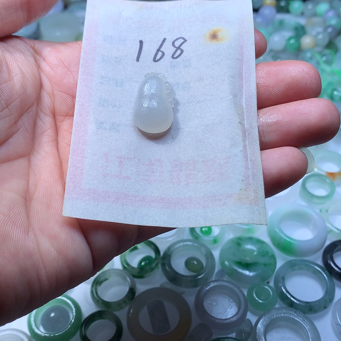 定制翡翠未镶嵌翡翠