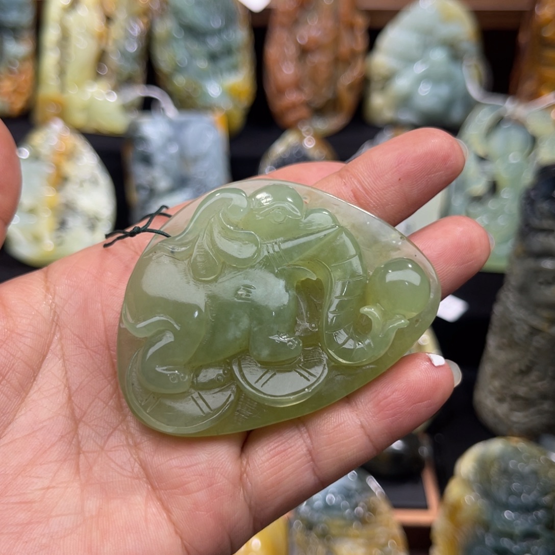 蛇纹石玉未镶嵌吊坠(赠链)
