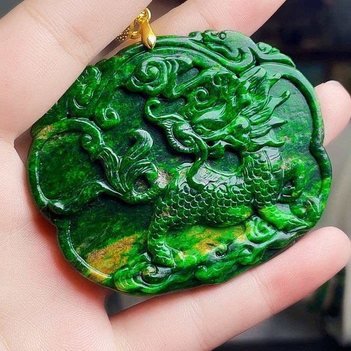 翡翠未镶嵌颈饰多样性