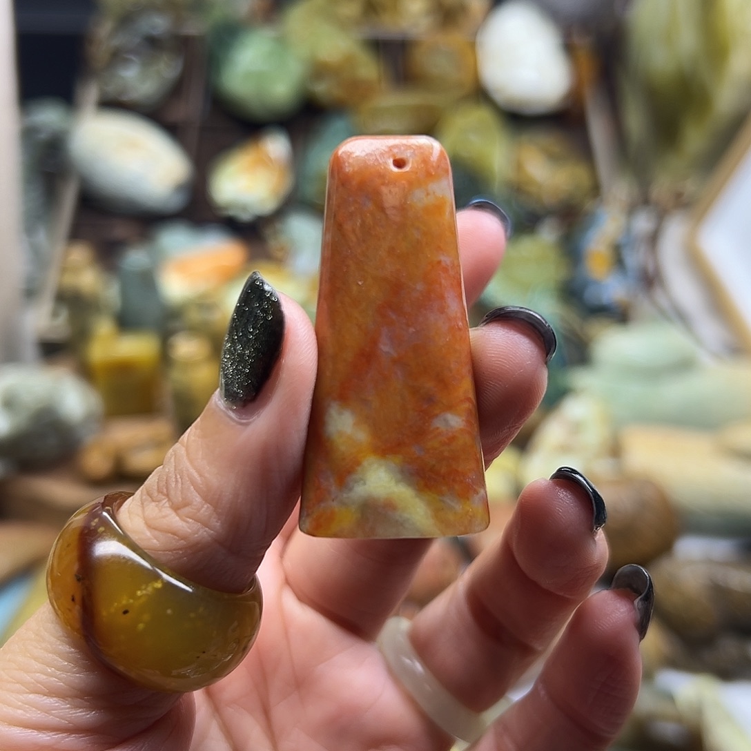 未镶嵌岫玉颈饰辽阳红挂坠