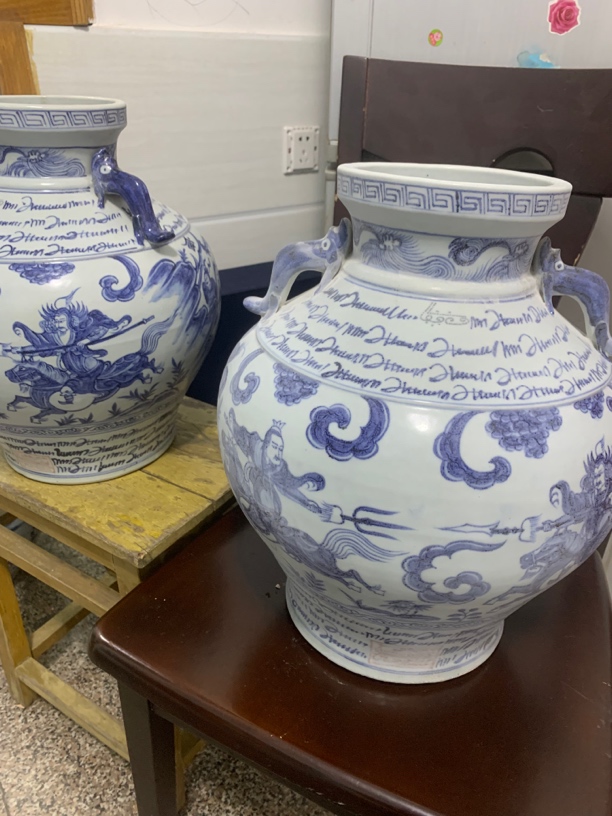 老师补拍一件青花人物罐