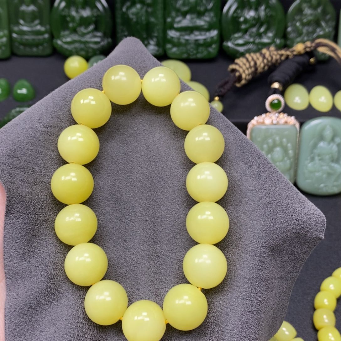 和田玉（黄玉）手串未镶嵌无*。