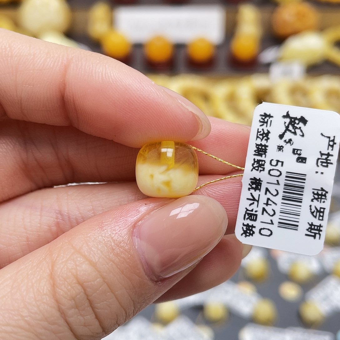 琥珀裸石未镶嵌蜜蜡老型11.1*9.8mm微瑕