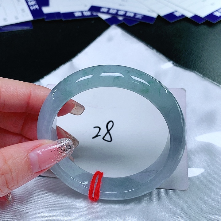 翡翠手镯未镶嵌翡翠手镯未镶嵌