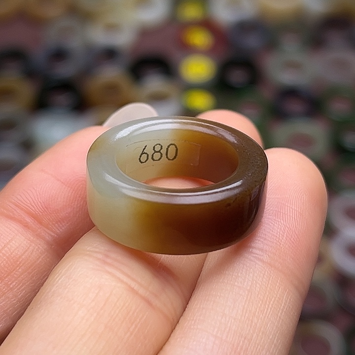 星***兒和田玉未镶嵌戒指