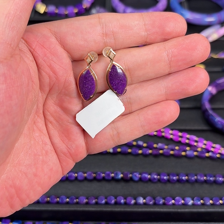 宝***儿18K金镶嵌苏纪石（舒俱来）耳钉