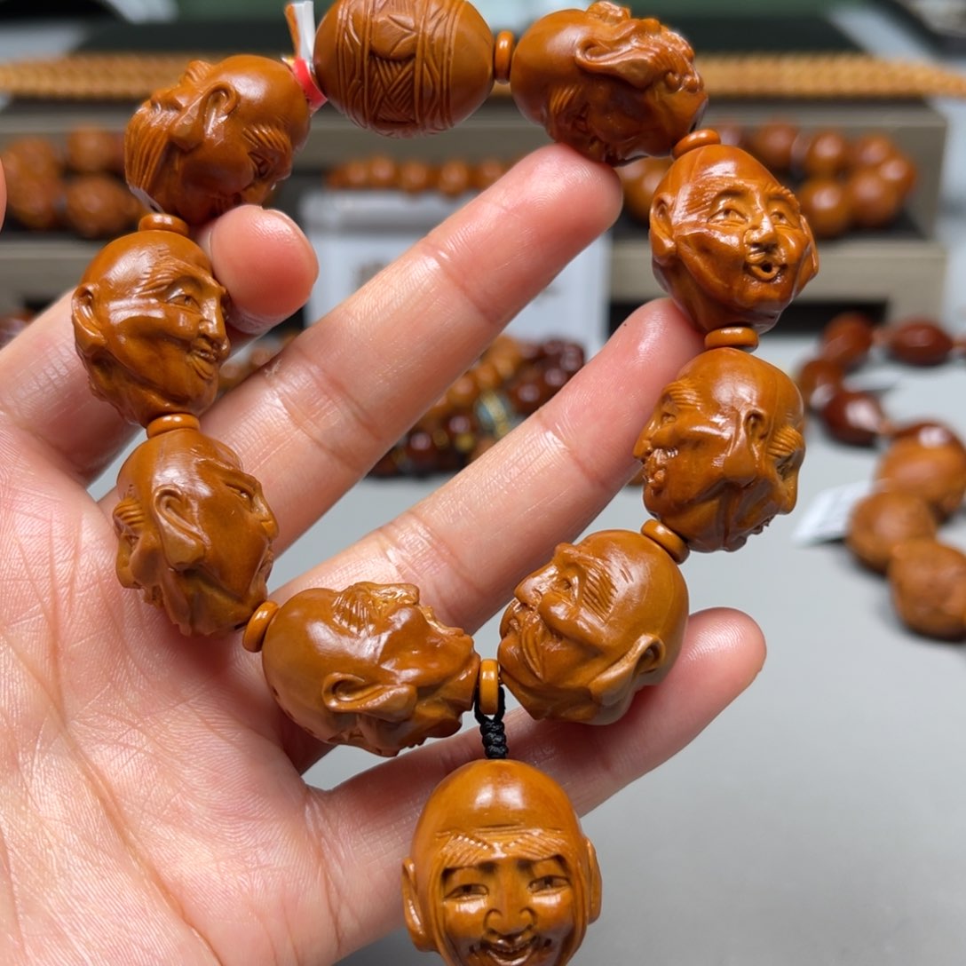 吊坠橄榄核十八罗汉老周雕刻